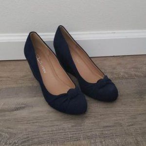CL by Laundry navy faux suede wedge 8